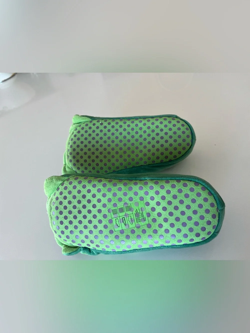 Hulk Slippers Kids Size: 11/12